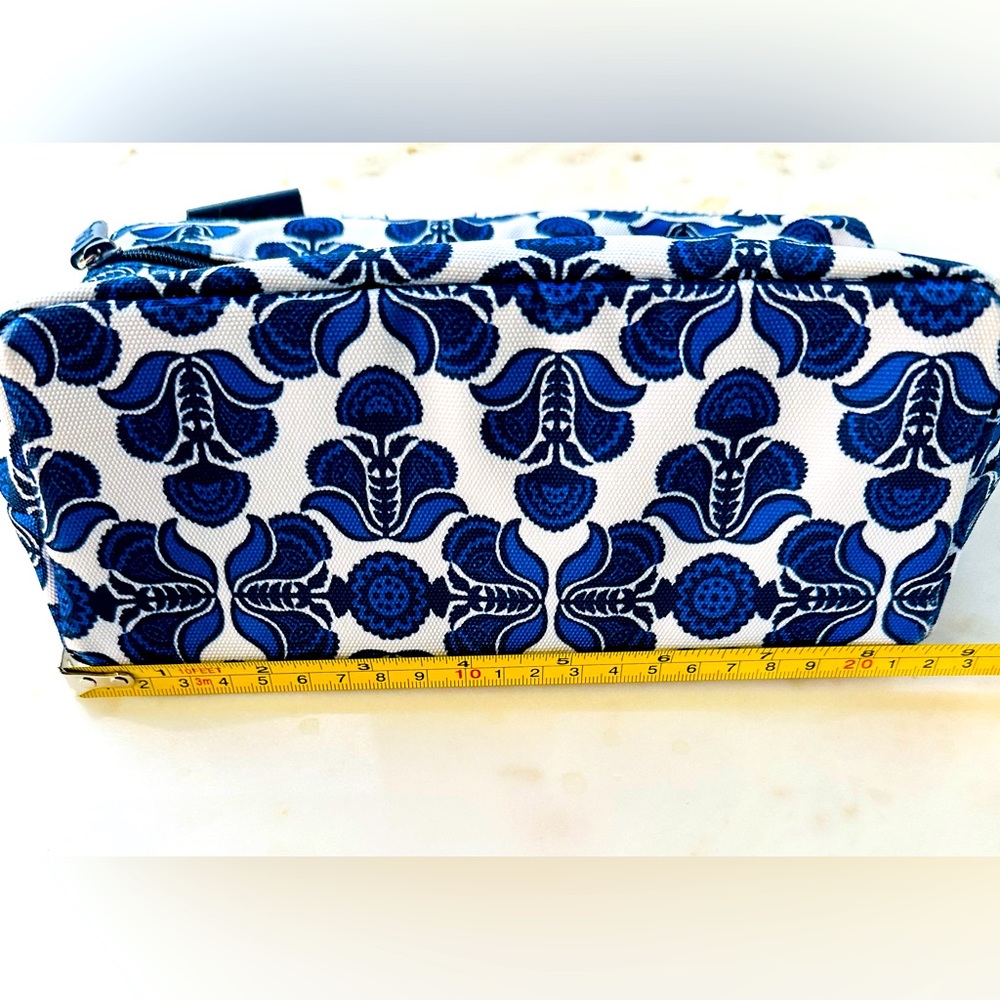 New, Vera Bradley Cosmetic Case - Picture 4 of 6